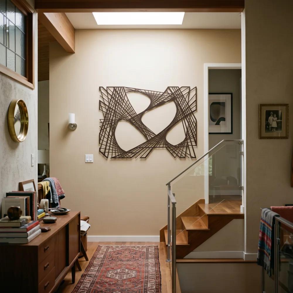 Abstract Geometric Metal Wall Art – Linear Illusion Silhouette, Modern Living Room Decor